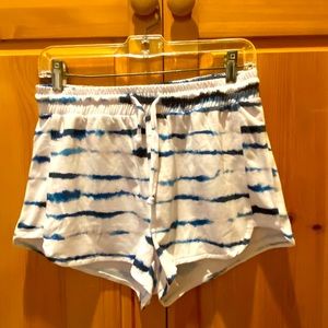 Onzie NWT M/L Divine Short